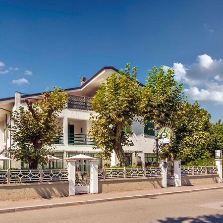 Hotel Eura Marina di Massa Εξωτερικό φωτογραφία