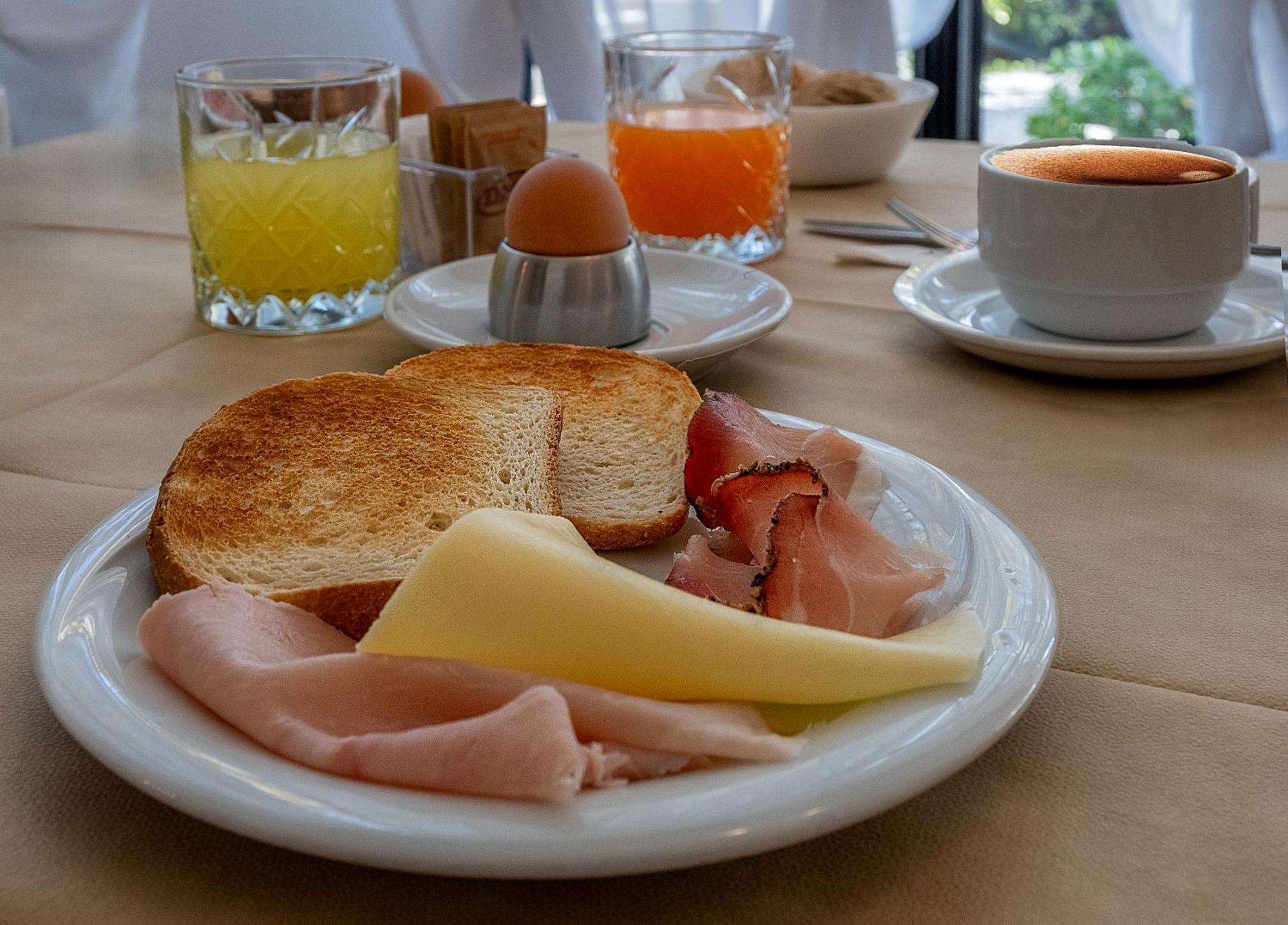 Hotel Eura Marina di Massa Εξωτερικό φωτογραφία