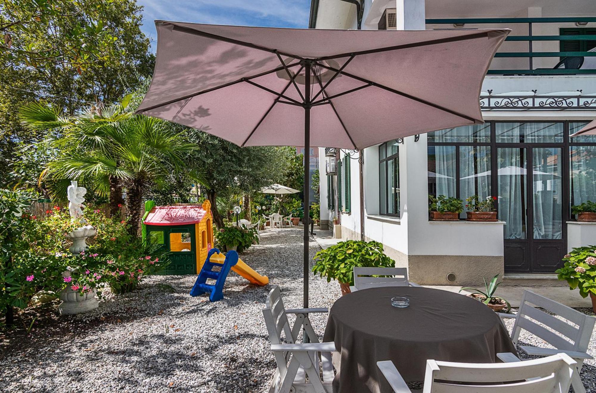 Hotel Eura Marina di Massa Εξωτερικό φωτογραφία