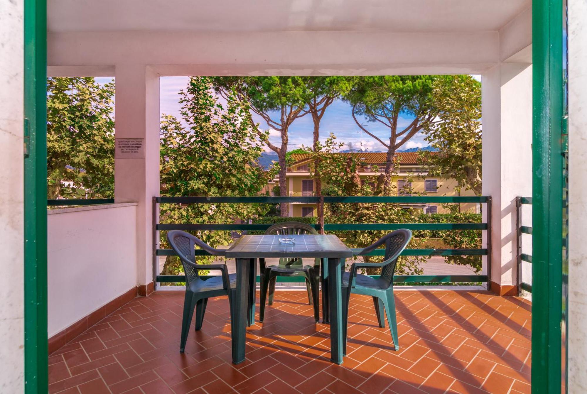 Hotel Eura Marina di Massa Εξωτερικό φωτογραφία