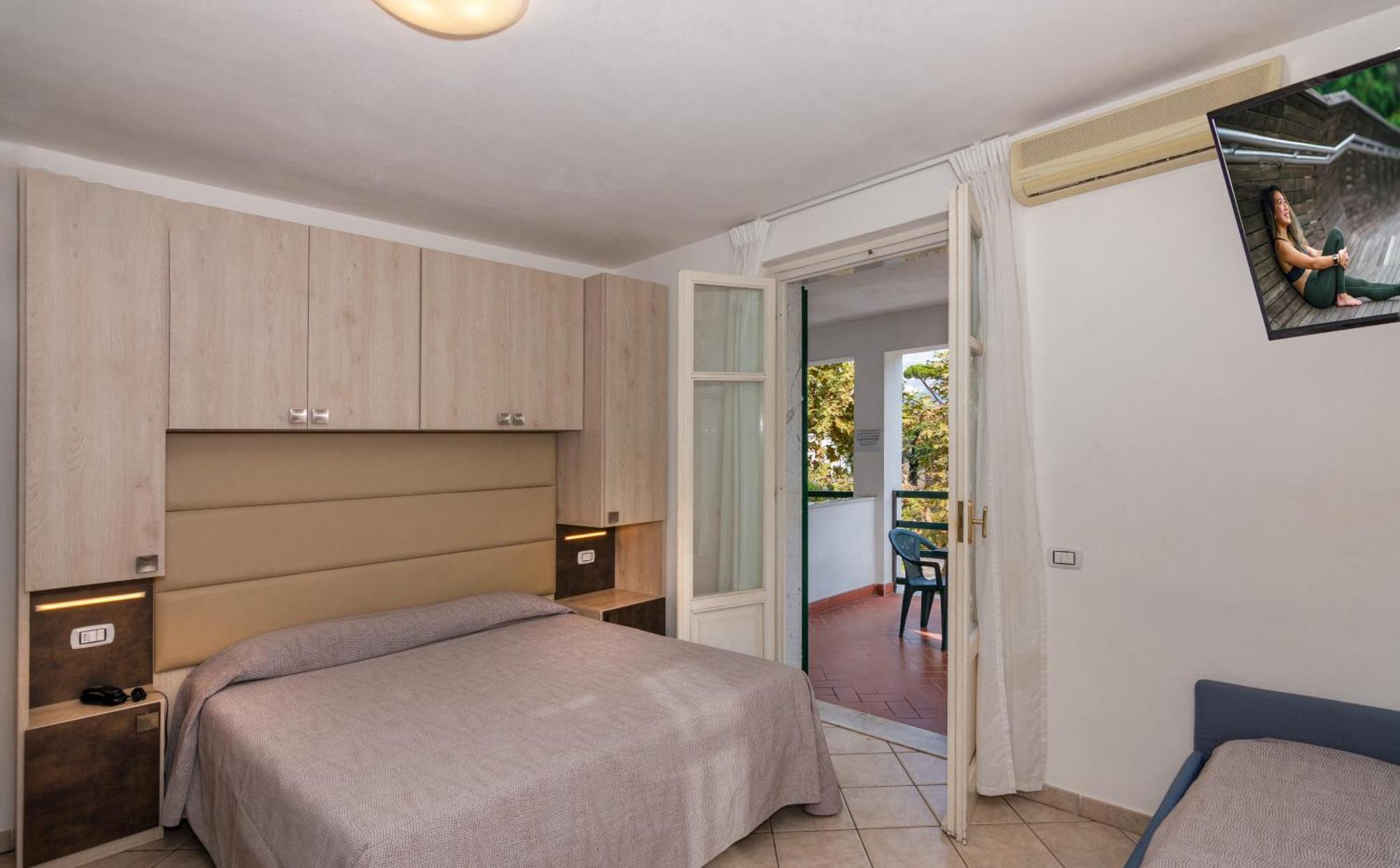 Hotel Eura Marina di Massa Εξωτερικό φωτογραφία