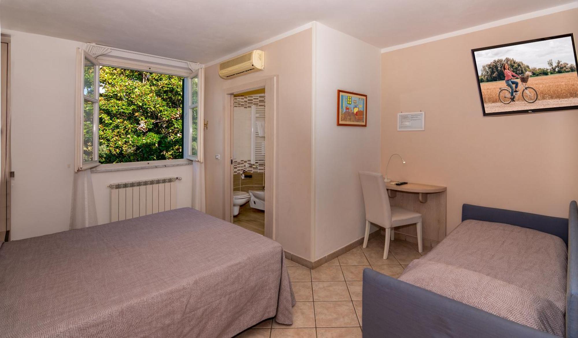 Hotel Eura Marina di Massa Εξωτερικό φωτογραφία