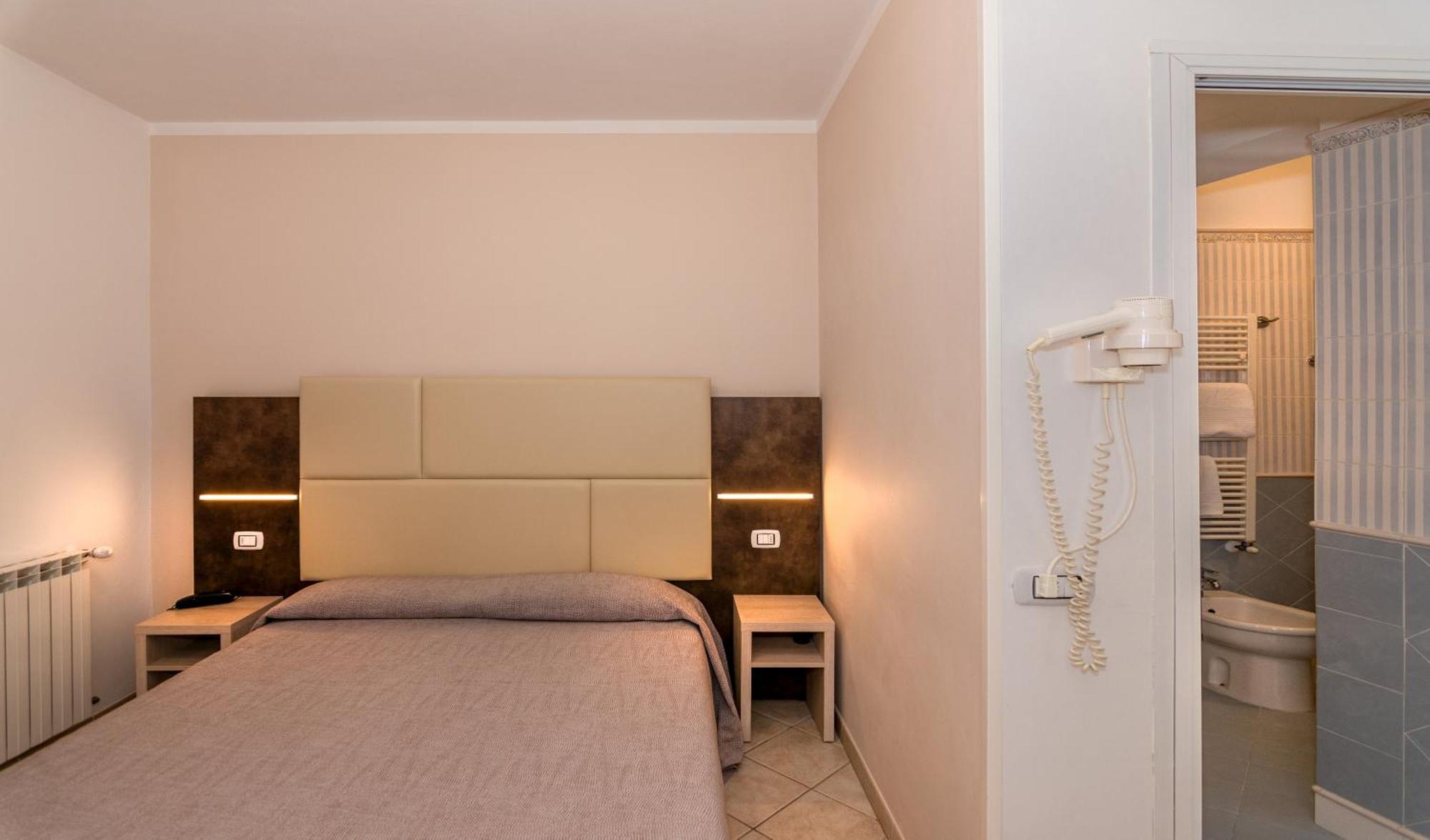 Hotel Eura Marina di Massa Εξωτερικό φωτογραφία