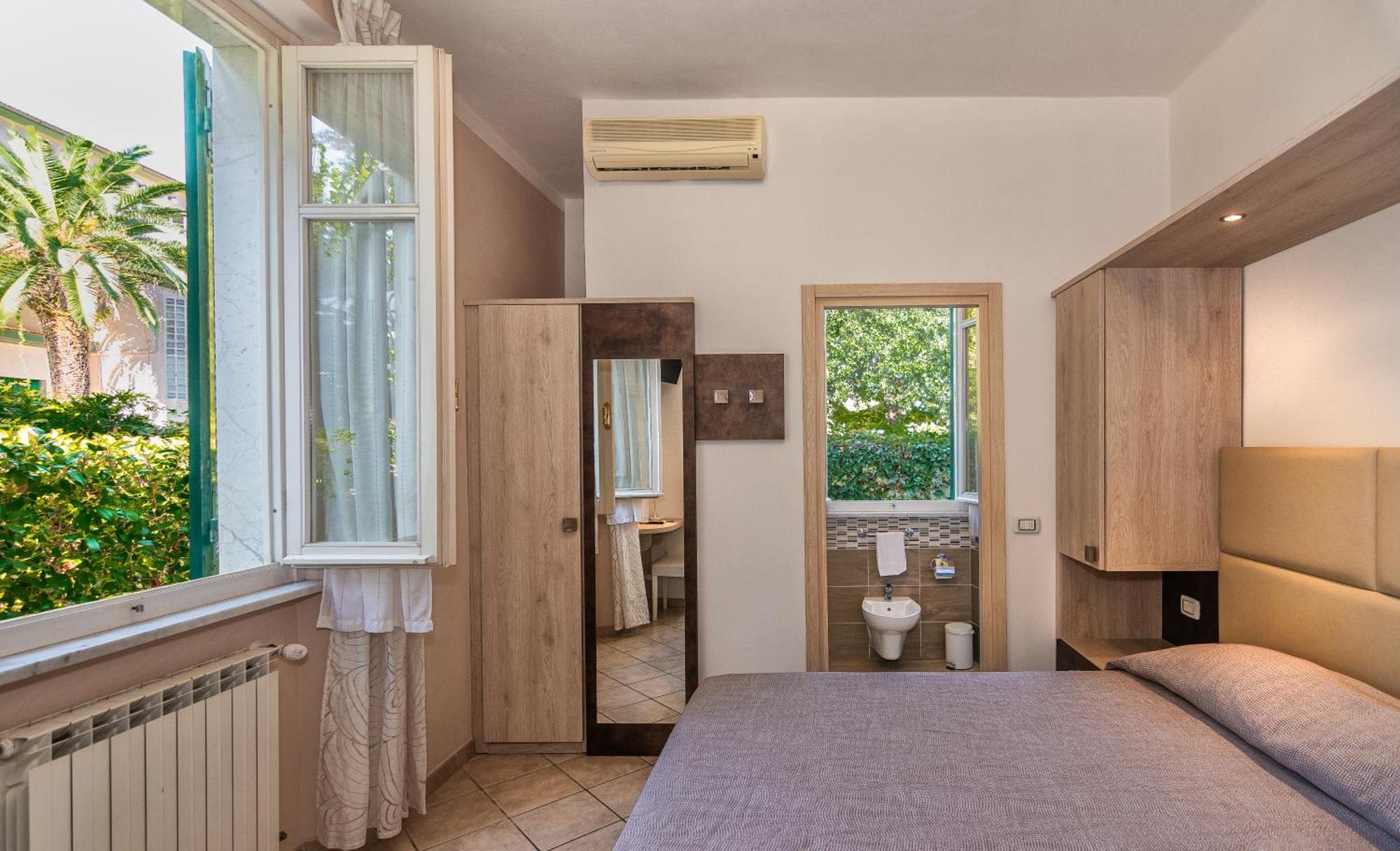 Hotel Eura Marina di Massa Εξωτερικό φωτογραφία