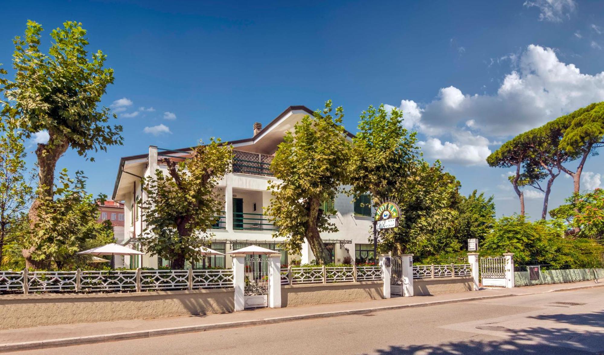 Hotel Eura Marina di Massa Εξωτερικό φωτογραφία