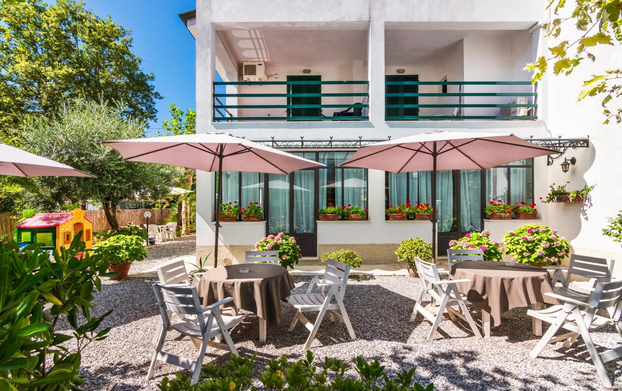 Hotel Eura Marina di Massa Εξωτερικό φωτογραφία