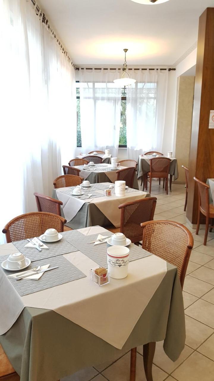 Hotel Eura Marina di Massa Εξωτερικό φωτογραφία
